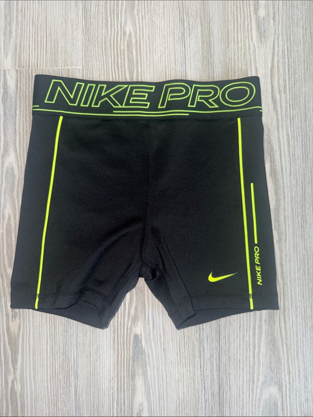 Nike Pro 3 Girl’s Youth biker shorts sz M